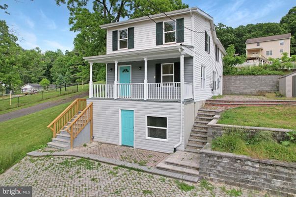 Exterior, Facade, American Foursquare