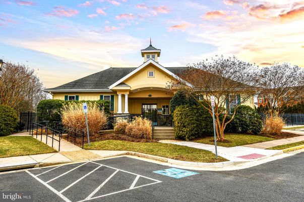 Exterior, Facade, Ranch