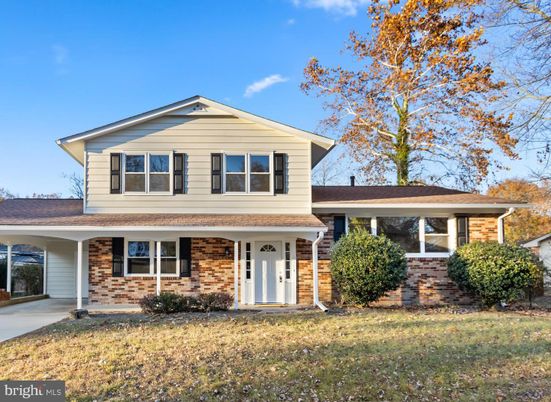 Attached, Exterior, Facade, Brick Facade, Split Level