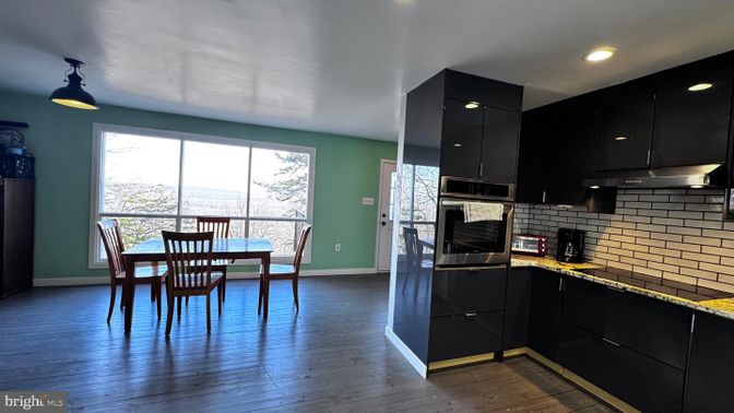 Dining room, Interior, Kitchen, Pendant Lights, Recessed Lighting, Wood Texture Flooring