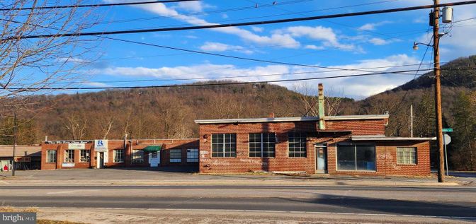 Exterior, Facade, Brick Facade, None