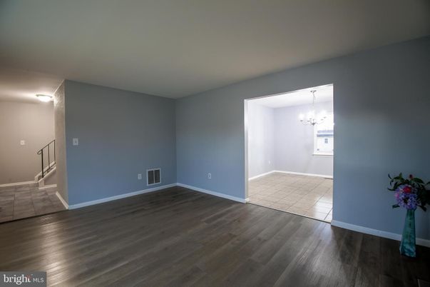Chandelier, Empty room, Interior, Wood Texture Flooring