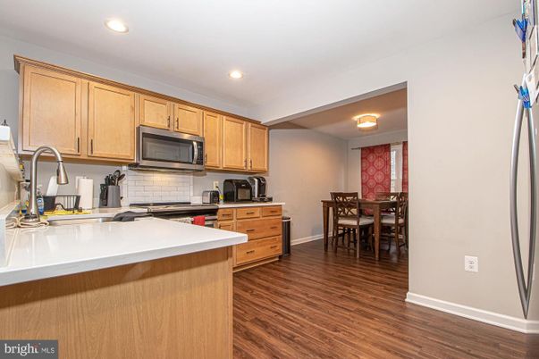 Dining room, Interior, Kitchen, Recessed Lighting, Wood Texture Flooring