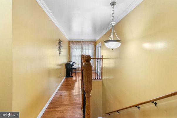 Interior, Pendant Lights, Wood Texture Flooring