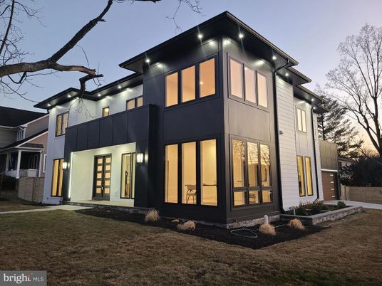 Backyard, Exterior, Facade, Modern