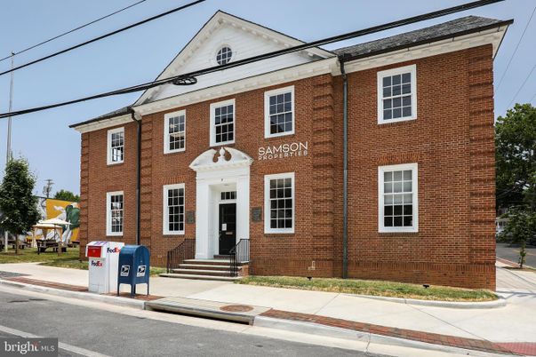 Exterior, Facade, Brick Facade, Georgian
