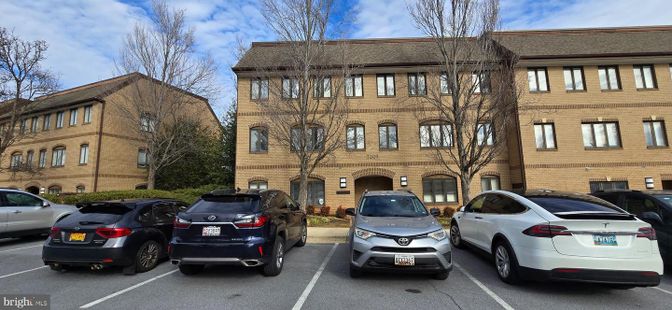 Exterior, Facade, Brick Facade, Rowhouse