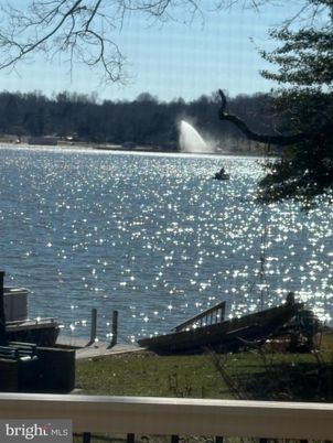 Exterior, Lake