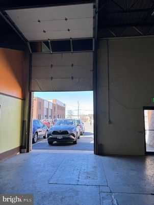 Exterior, Garage