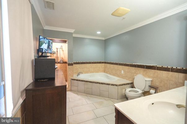 Bathroom, Interior, Recessed Lighting