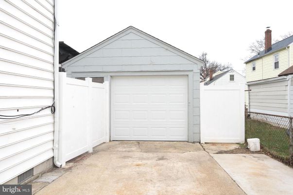 Detached Garage, Exterior