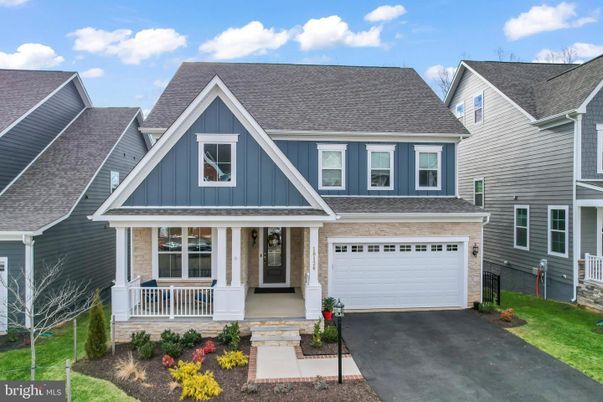 Attached, Exterior, Facade, Farmhouse