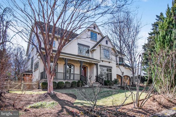 Backyard, Exterior, Facade, Queen Anne Victorian