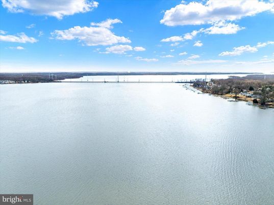Exterior, Lake