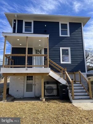 Exterior, Facade, American Foursquare