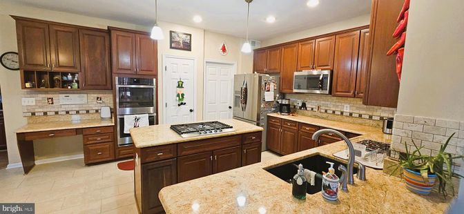 Interior, Kitchen, Pendant Lights, Recessed Lighting, Stainless Steel Appliances