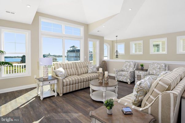 Interior, Living room, Pendant Lights, Recessed Lighting, Water, Wood Texture Flooring