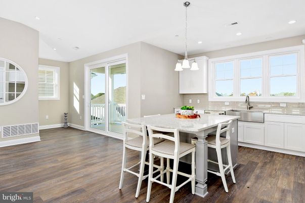 Dining room, Interior, Kitchen, Pendant Lights, Recessed Lighting, Wood Texture Flooring