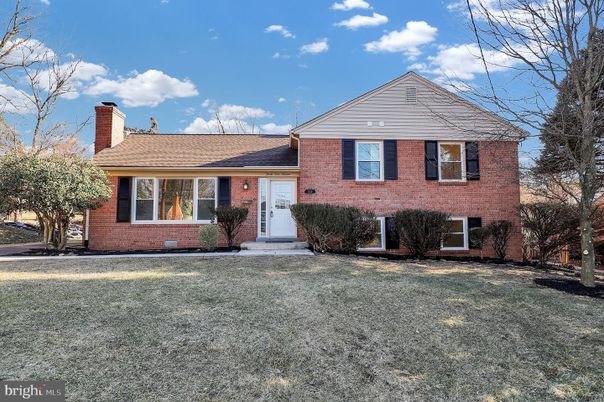 Exterior, Facade, Brick Facade, Split Level