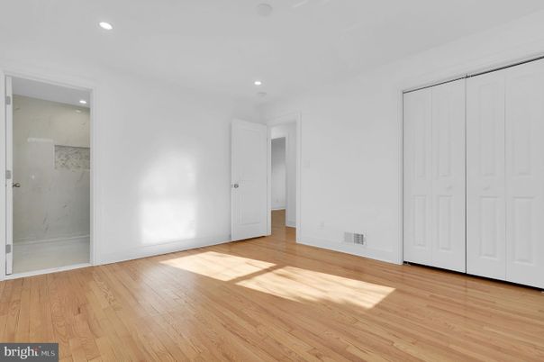 Empty room, Interior, Marble Walls, Recessed Lighting, Wood Texture Flooring