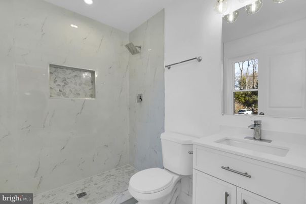 Bathroom, Interior, Marble, Marble Walls, Recessed Lighting