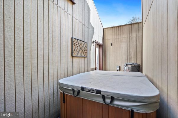 Exterior, Hot Tub