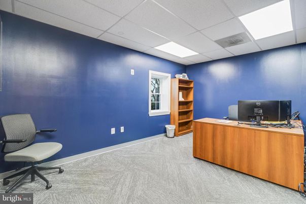 Home Office, Interior