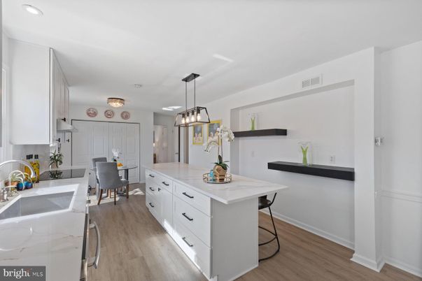 Dining room, Interior, Kitchen, Pendant Lights, Recessed Lighting, Wood Texture Flooring