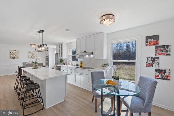Dining room, Interior, Kitchen, Pendant Lights, Recessed Lighting, Wood Texture Flooring