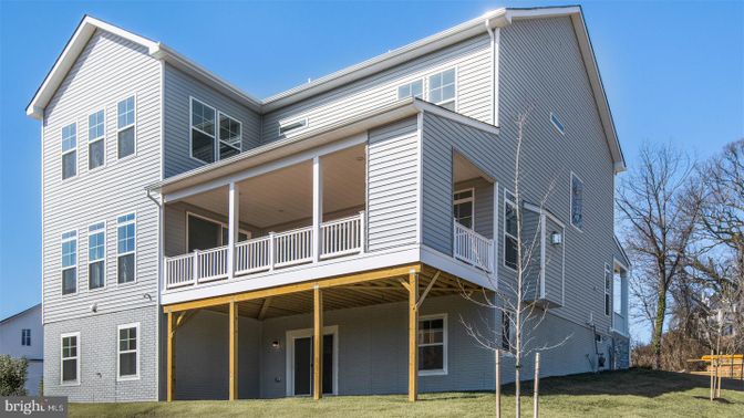 Exterior, Facade, Rowhouse