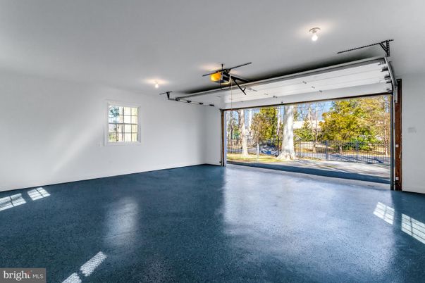 Garage, Interior