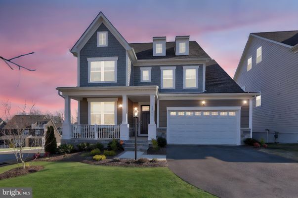 Attached, Exterior, Facade, Farmhouse