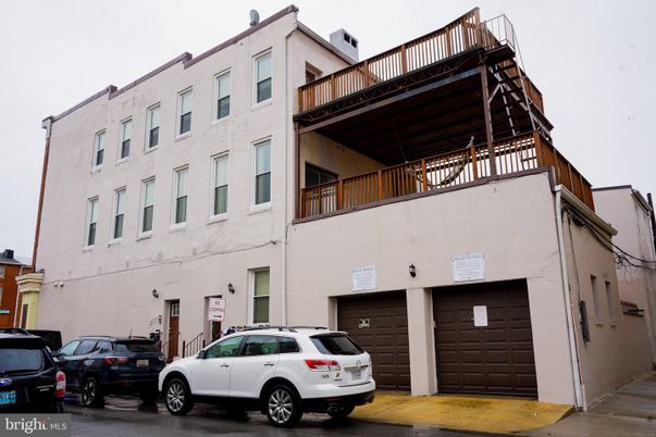 Attached, Exterior, Facade, Rowhouse