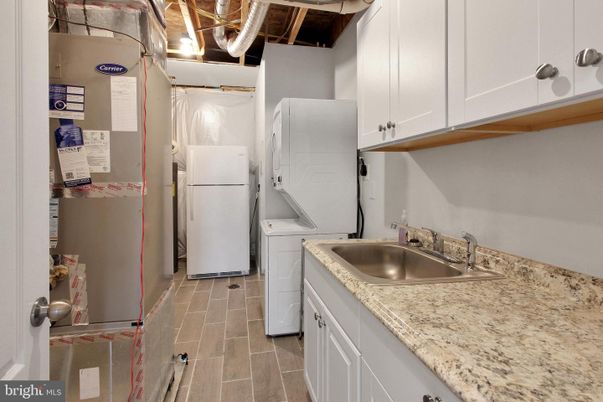Interior, Kitchen, Washer, Wood Texture Flooring