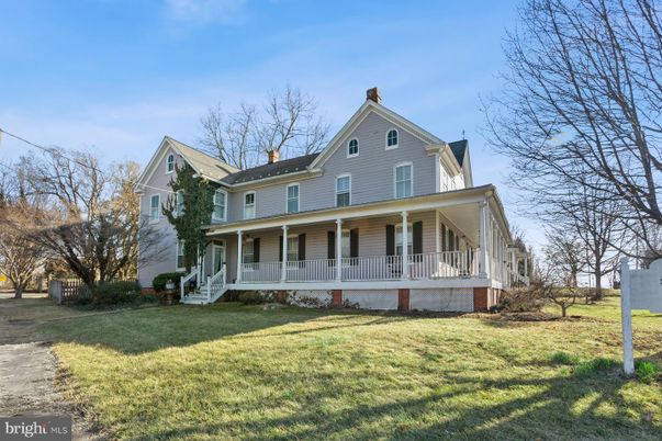Backyard, Exterior, Facade, Queen Anne Victorian