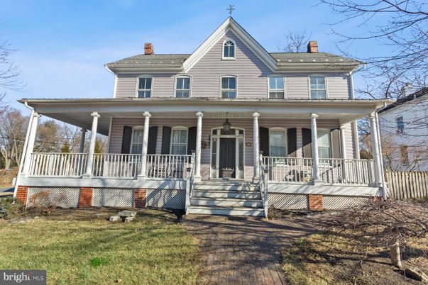 Exterior, Facade, Queen Anne Victorian