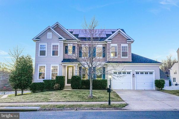 Attached, Exterior, Facade, Farmhouse