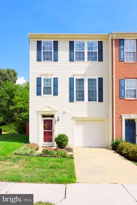 Attached, Exterior, Facade, Brick Facade, Rowhouse