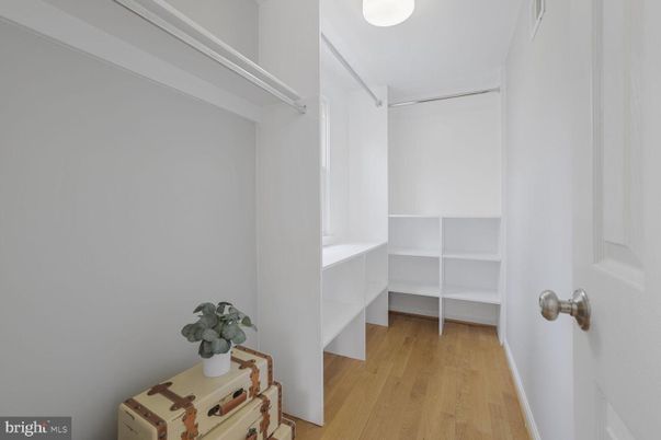 Interior, Walk-in Closets, Wood Texture Flooring