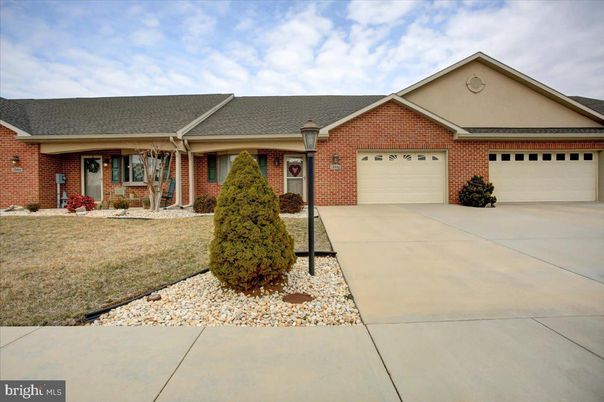 Attached, Exterior, Facade, Brick Facade, Ranch