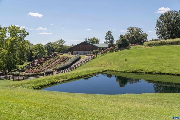 Exterior, Lake