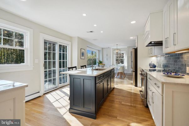 Chandelier, Dining room, Interior, Kitchen, Recessed Lighting, Wood Texture Flooring