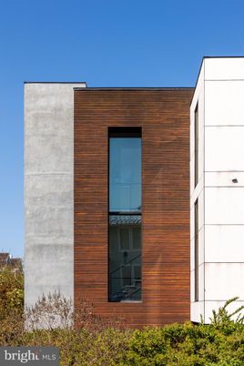 Exterior, Facade, Modern