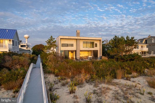 Backyard, Exterior, Facade, Modern
