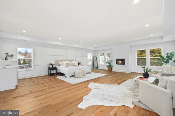 Bedroom, Fireplace, Interior, Recessed Lighting, Wood Texture Flooring