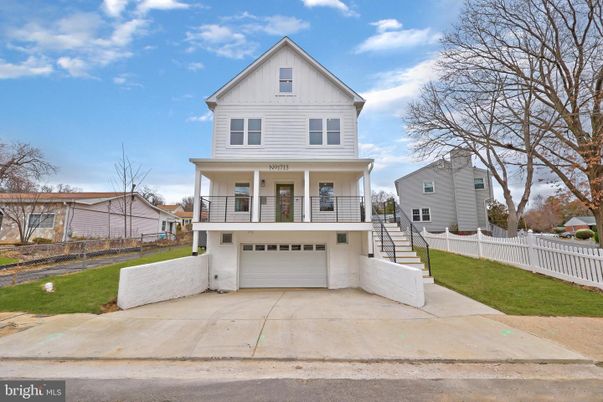 Attached, Exterior, Facade, Farmhouse