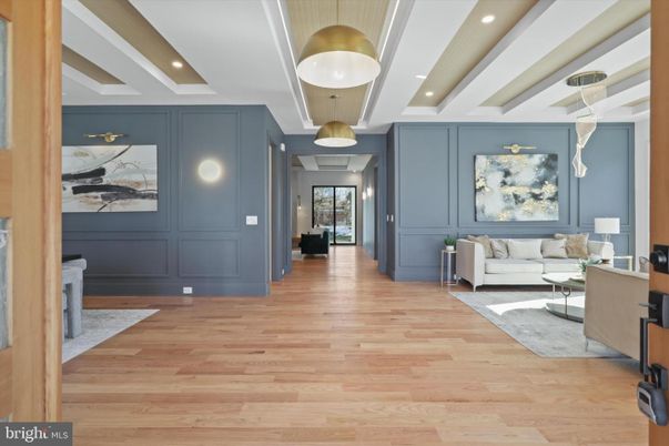 Interior, Living room, Pendant Lights, Recessed Lighting, Wood Texture Flooring