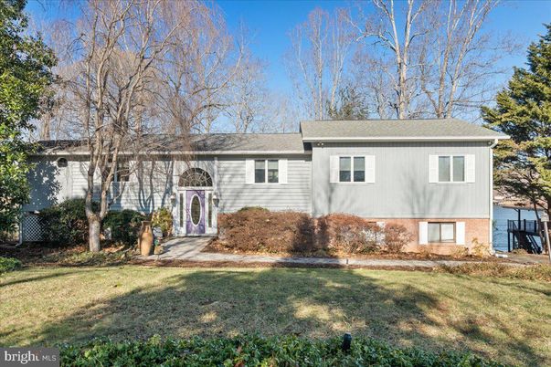 Backyard, Exterior, Facade, Split Level