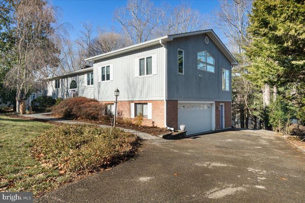 Attached, Exterior, Facade, Brick Facade, Raised Ranch
