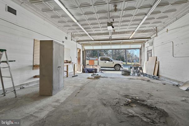 Garage, Interior